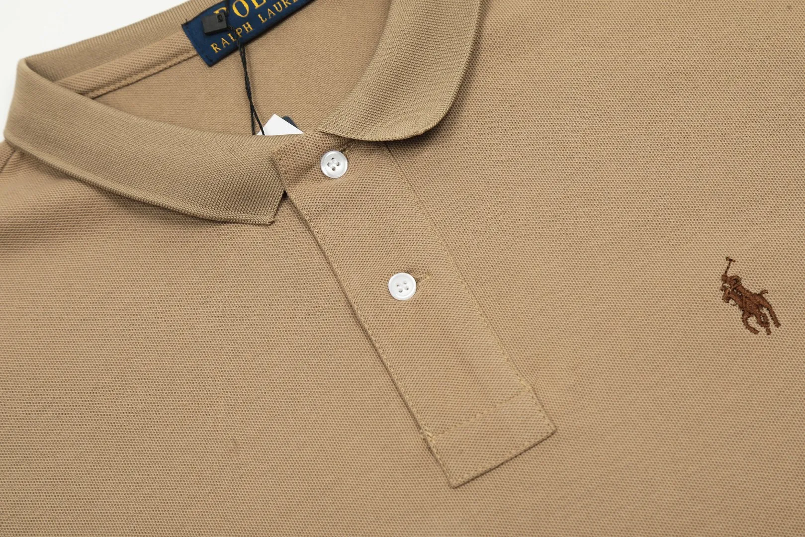 🅿️152 "Top quality" Style number: DS001# (not off the shelves all year round) [Ralph Lauren classic pony embroidered lapel POLO short sleeves] ✅Ralph Lauren Ralph Lauren classic basic versatile POLO short sleeves ✅Main supply platform live broadcast Wholesale entities will be replenished when out of stock Not removed from the shelves ✅ZP quality 1:1 version Scan the code to enter the GF website Z cabinet quality ✅Detailed quality The only one in Guangzhou Imported pique fabrics Mainly high-end, cost-effective and good quality. Needless to say, the version is restored to the original version. The maximum size can be worn up to 210 pounds. Loose, comfortable and stress-free. ✅Wear for work and life. Suitable for various occasions. A must-have recommendation for couples. Size: